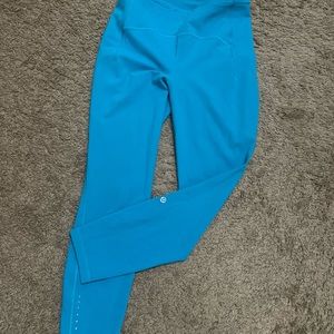 Lululemon: Fast and Free. Size 8, 25”. Ice Cave & black